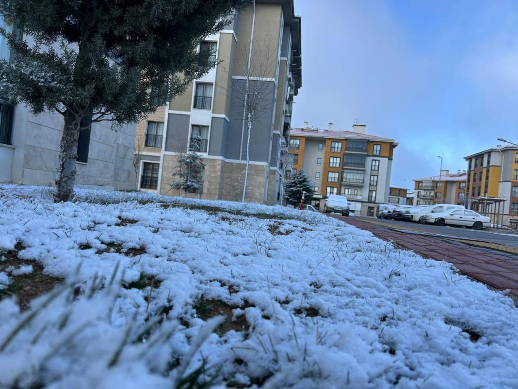 Konya’nın merkezine 11 Nisan’da kar sürprizi 2